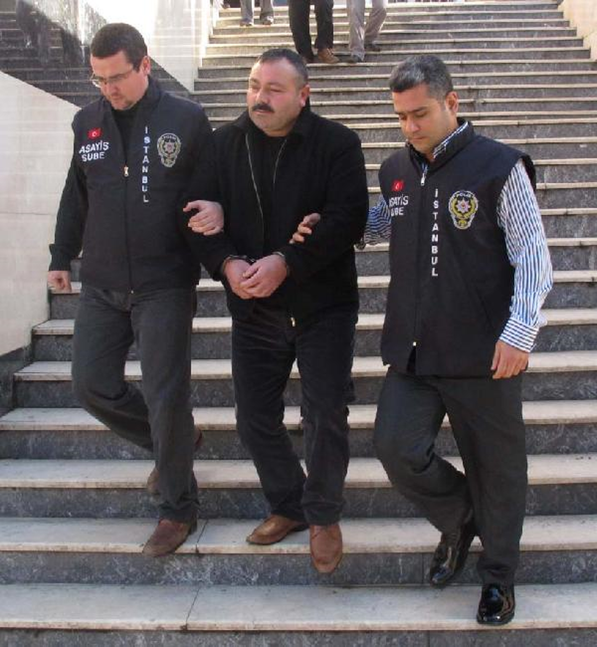 Otomobilli Kovalamacada 22 El Ateş Edildi Ama Kimse Yaralanmadı