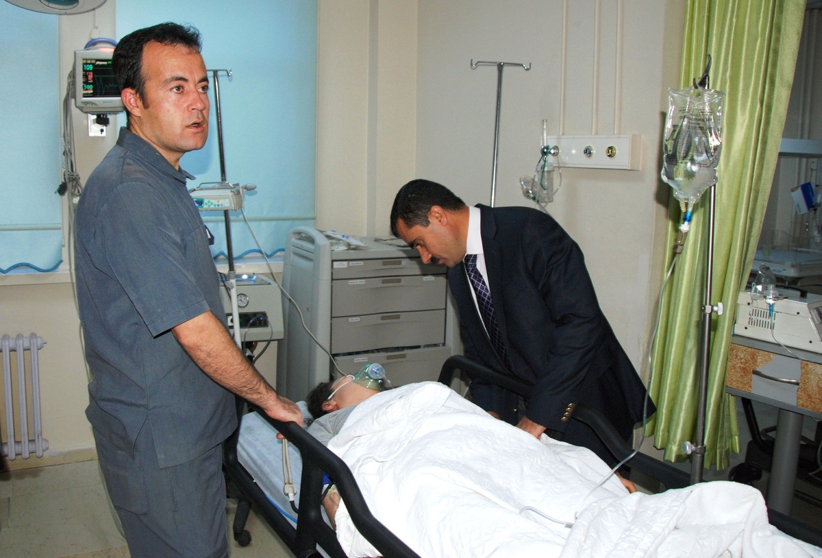 Şanlıurfa Milli Eğitim Müdüründen Zehirlenen Öğretmene Ziyaret