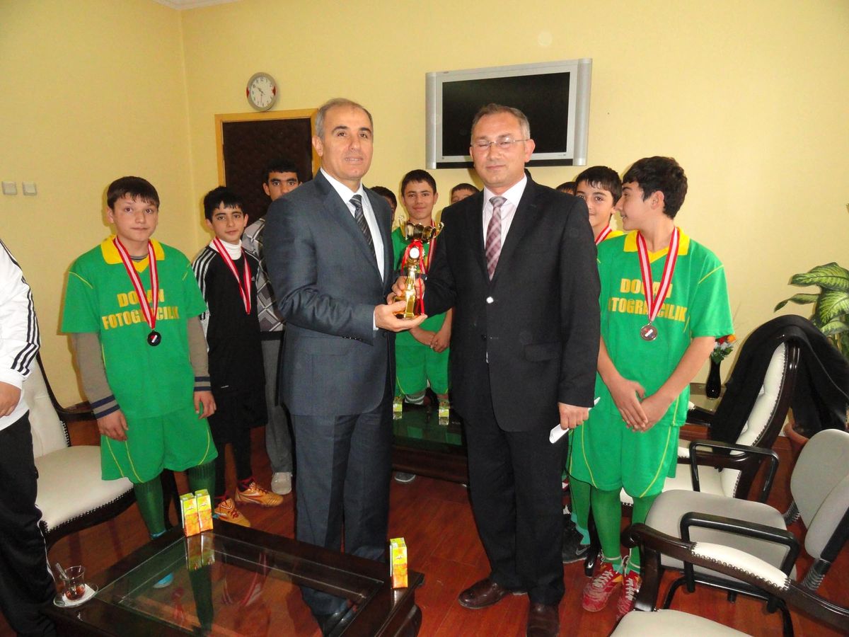 Sorgun Şehit Önder Muratoğlu Ortaokulu Yıldızlar Futbol Takımı İl 3\'üncüsü Oldu