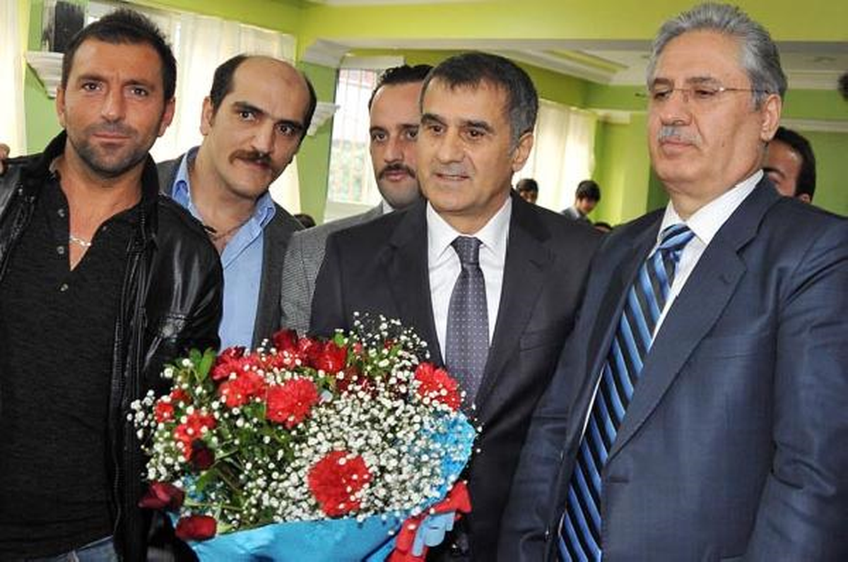 Trabzonspor Teknik Direktörü Güneş İstanbul\'da Kütüphane Açılışına Katıldı