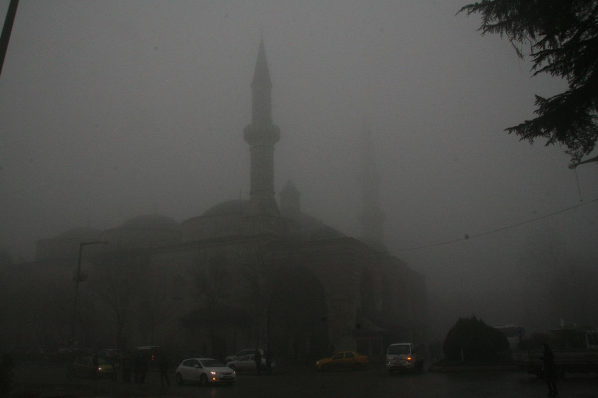 Yoğun Sis Edirne\'de Hayatı Olumsuz Etkiliyor