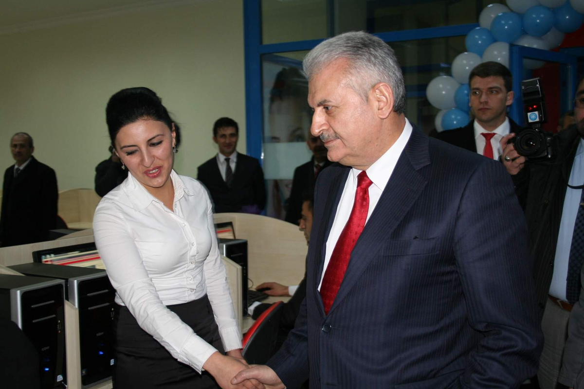 Bakan Yıldırım Kars\'ta Çağrı Merkezi\'nin Açılışını Yaptı