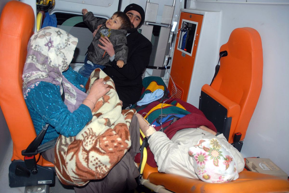 Başkale\'de Hasta Kurtarma Operasyonu