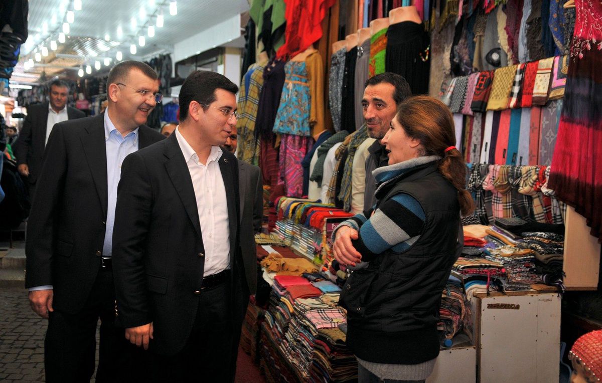 Başkan Tütüncü İki Kapılı Han\'ı Gezdi