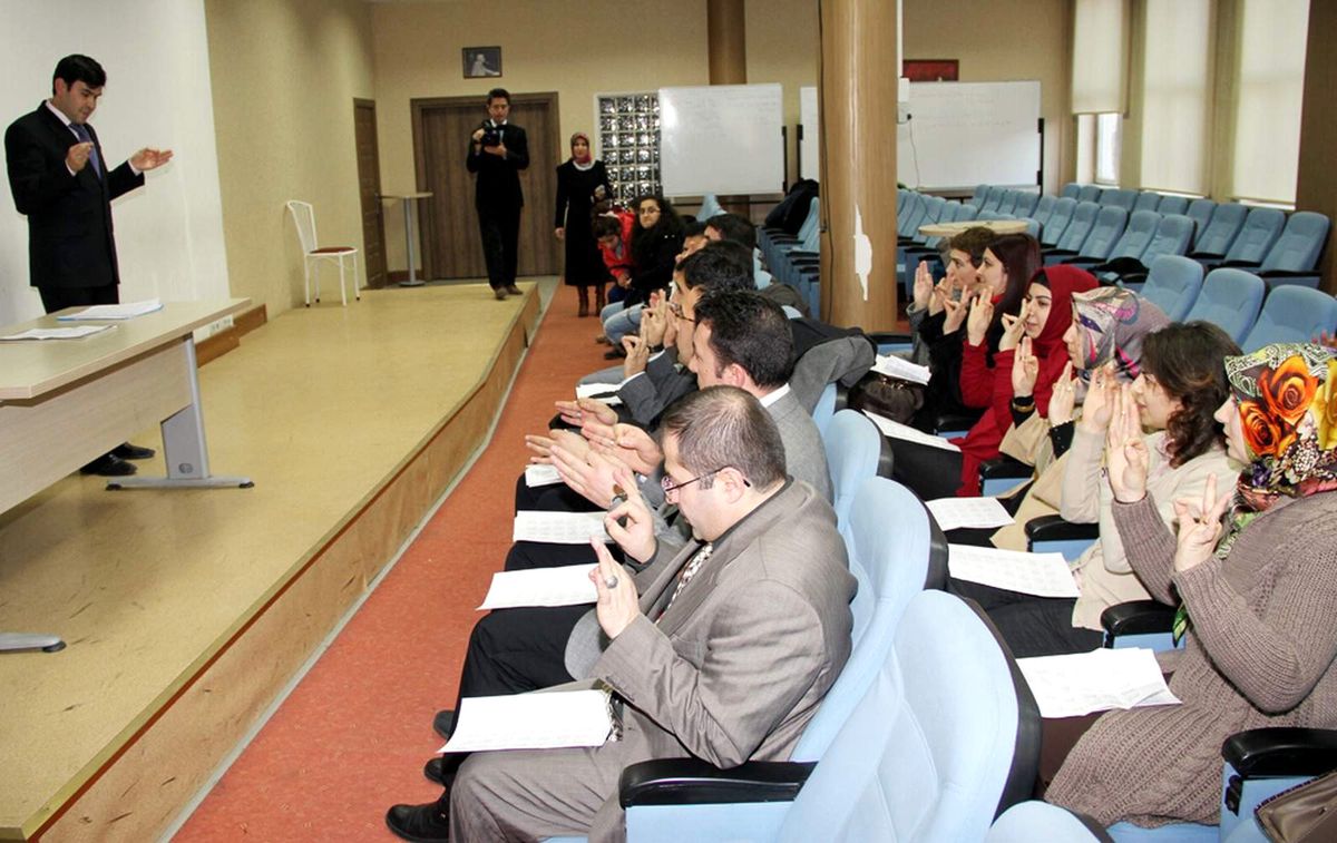 Belediye Personeli İşaret Dili Öğreniyor