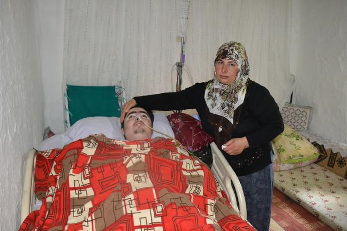Beyin Kanaması Geçirdi, 18 Yaşında Yatağa Mahkum Yaşıyor