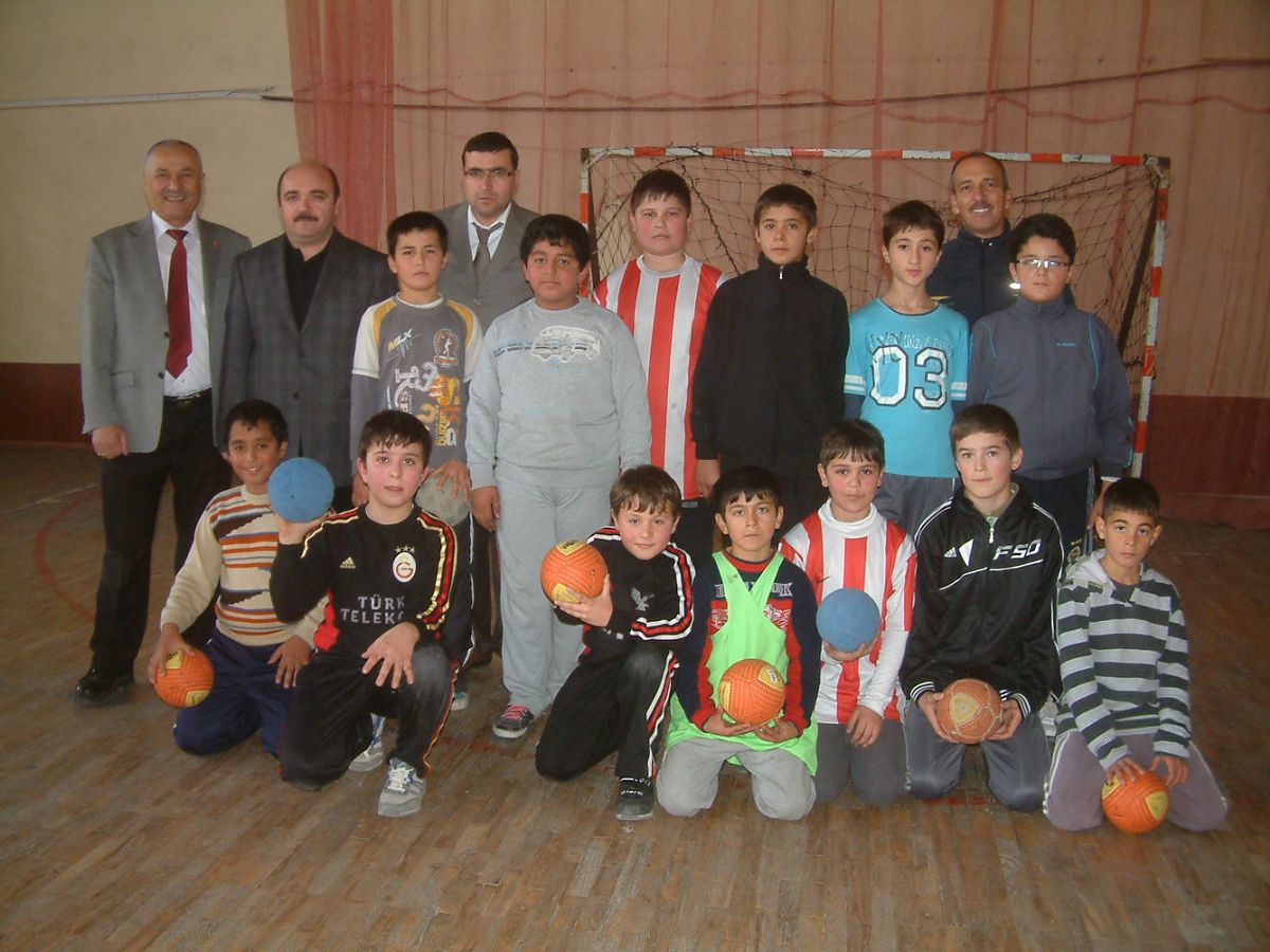 Burhaniye\'de Hentbol Heyecanı