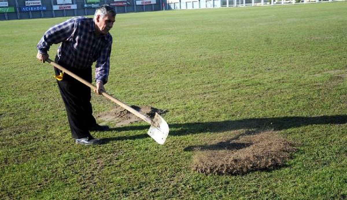 Bursaspor\'un Antreman Sahaları Bakıma Alındı