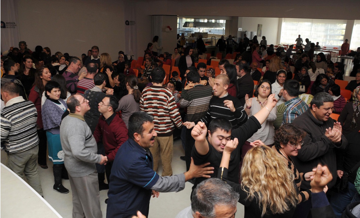 Büyükşehir Özel Çocuklar İçin Yılbaşı Gösterisi Düzenledi