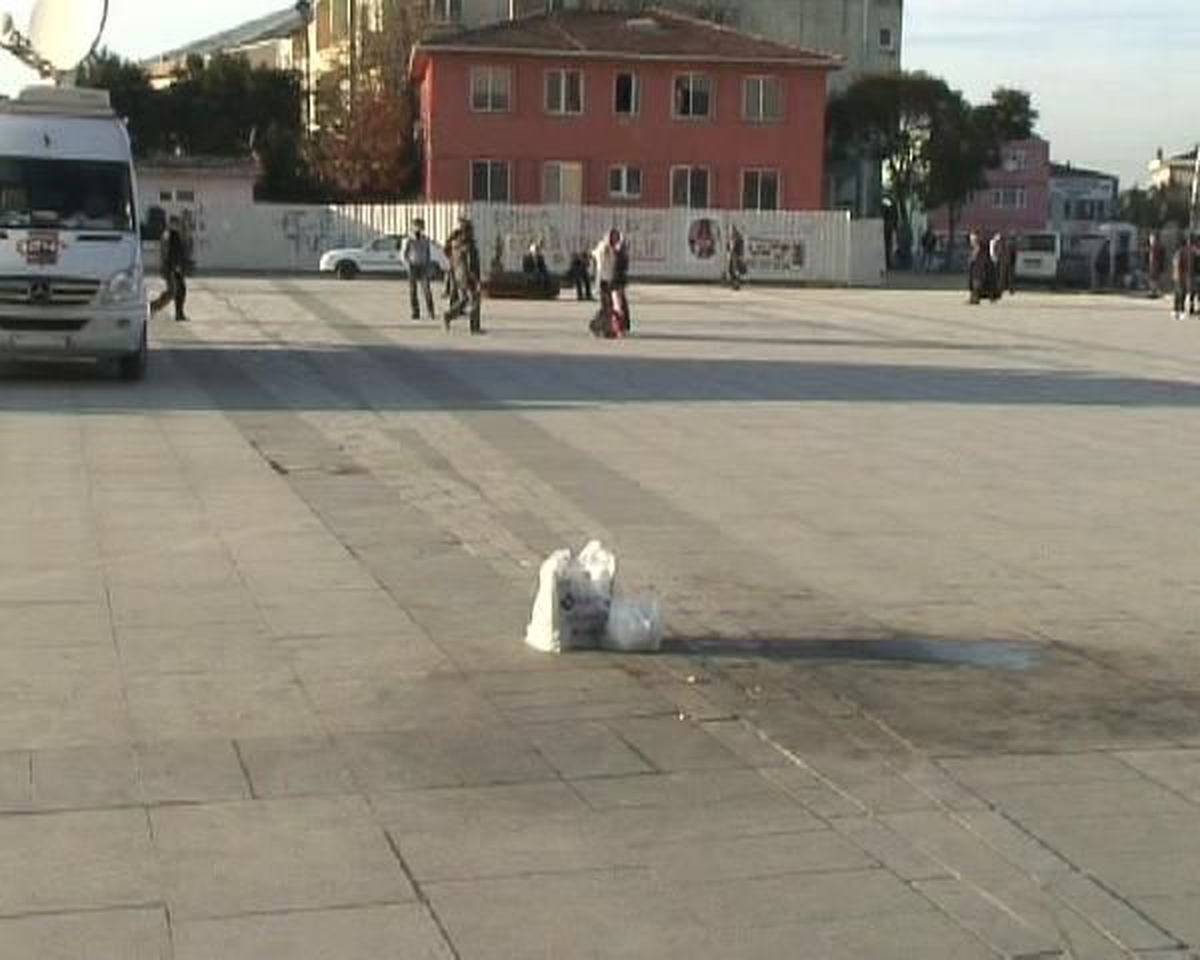 Çağlayan Adliyesi Önünde Şüpheli Poşet Panigi