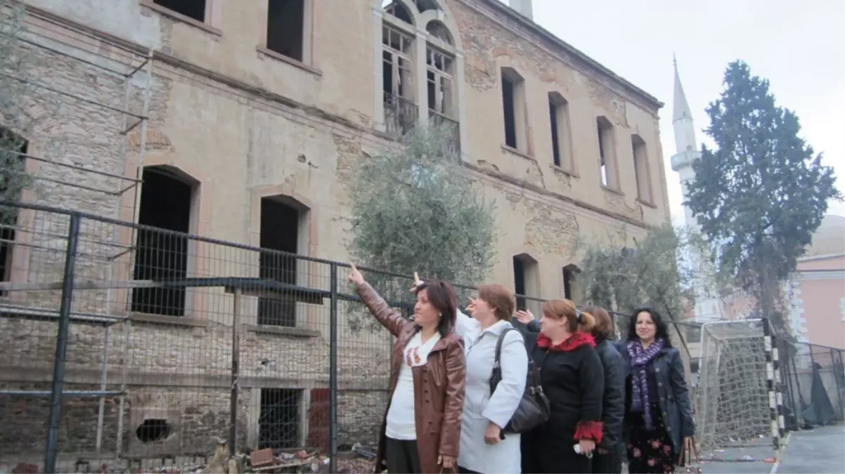 CHP\'li Türeli, Ödemiş\'teki Tarihi Ortaokul Binası Restorasyonunu Meclise Taşıyacak