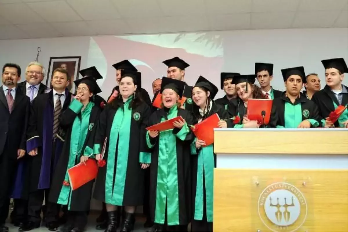 Engelli Öğrencilerin Diploma Mutluluğu