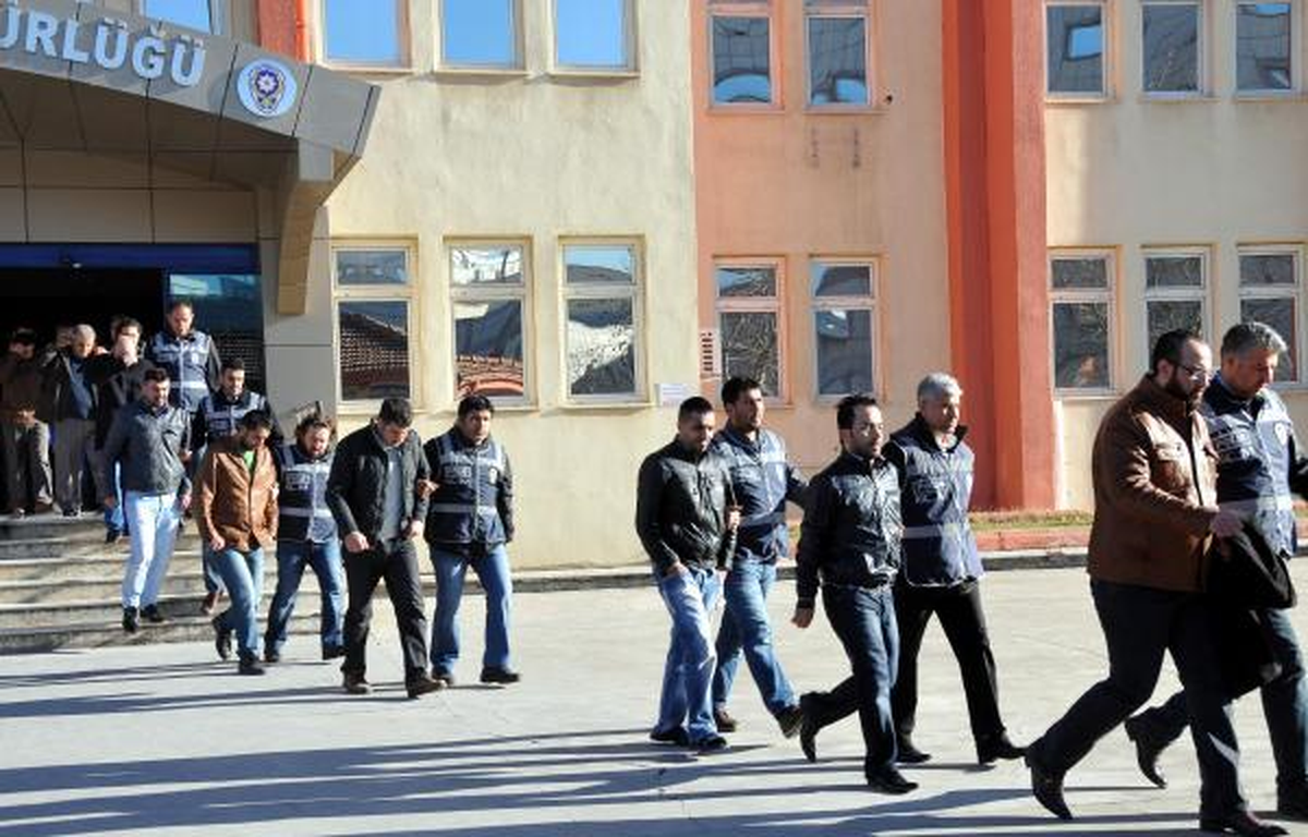 Gaziantep\'te Kredi Kartı Tefecilerine Operasyon: 30 Gözaltı