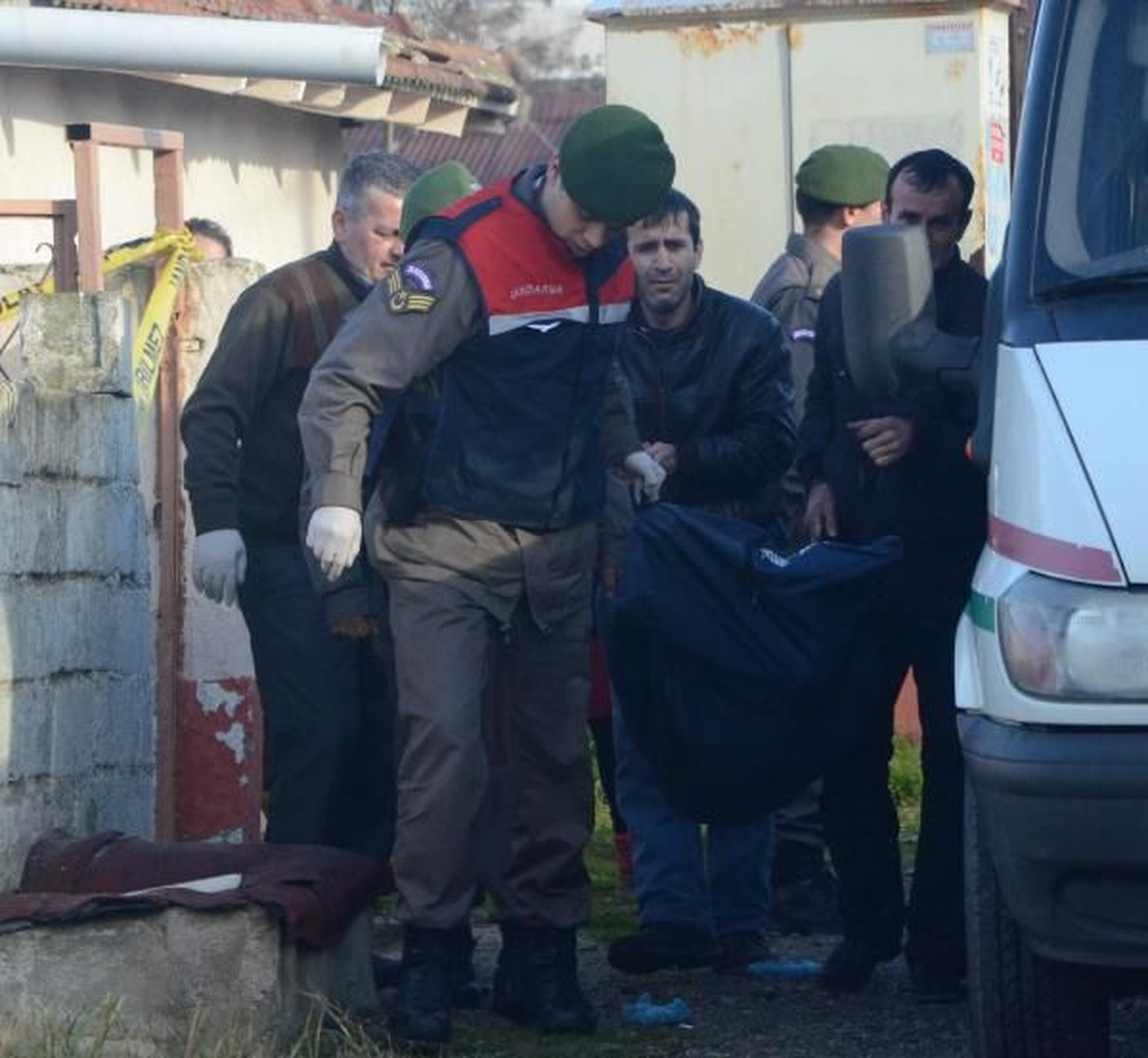İki Arkadaş, Evlerinde Ölü Bulundu