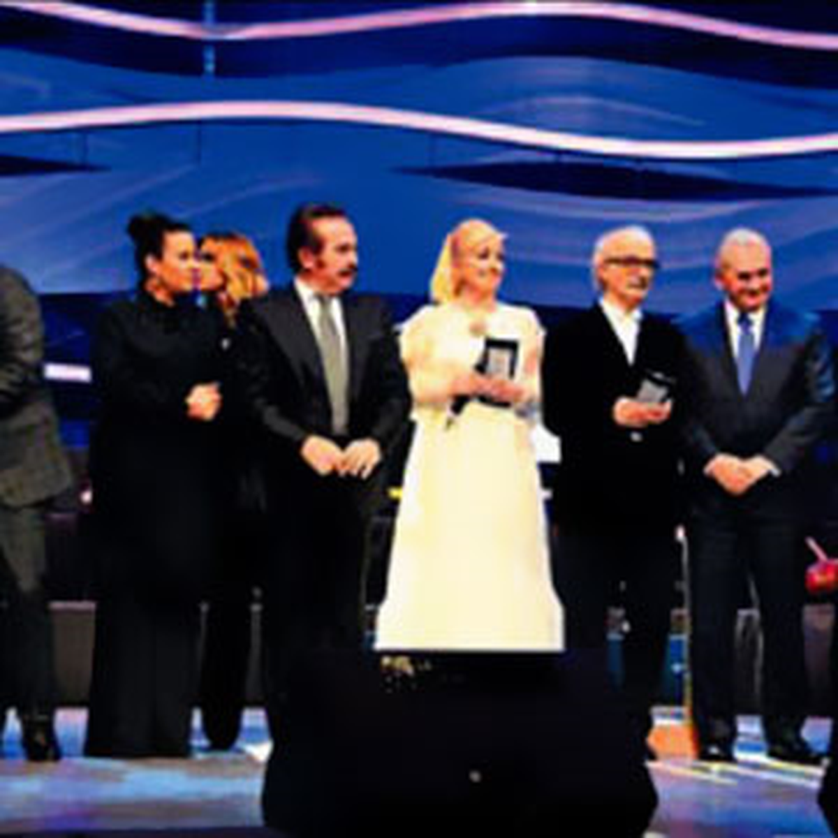 İş, Sanat ve Siyaset Dünyası Bir Arada
