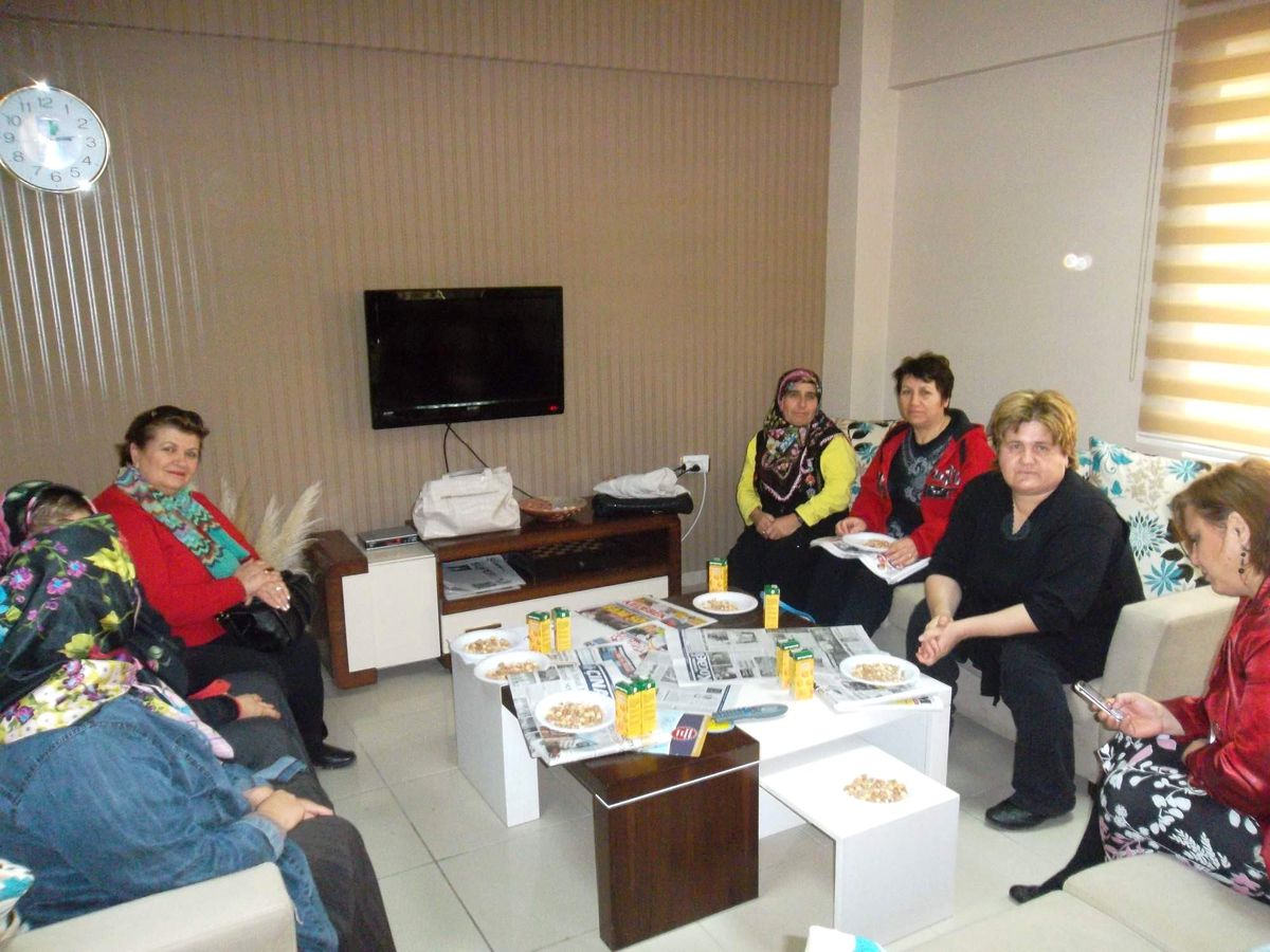 İzmit\'te İki Bin Kadın "Gün"De Buluştu