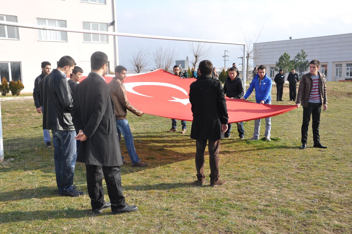 KLÜ Öğrencileri Ersoy\'u Andı