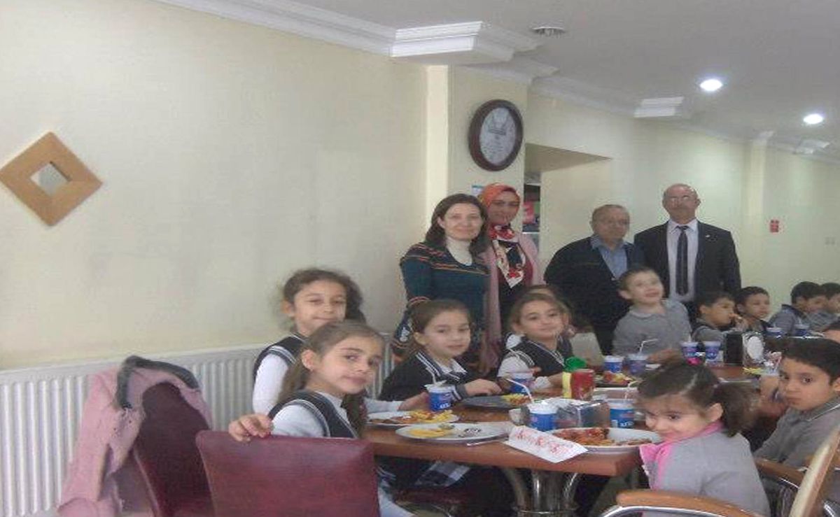 Küçük Başkan Pizza Ismarlama Sözünü Tuttu