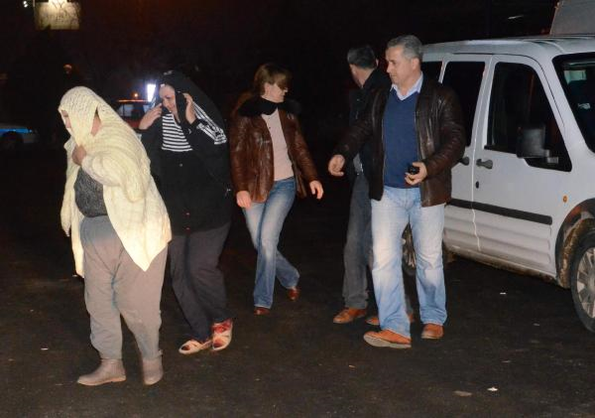 Kuyumcudan Gerdanlık Çalan Anne ve Kızı Yakalandı
