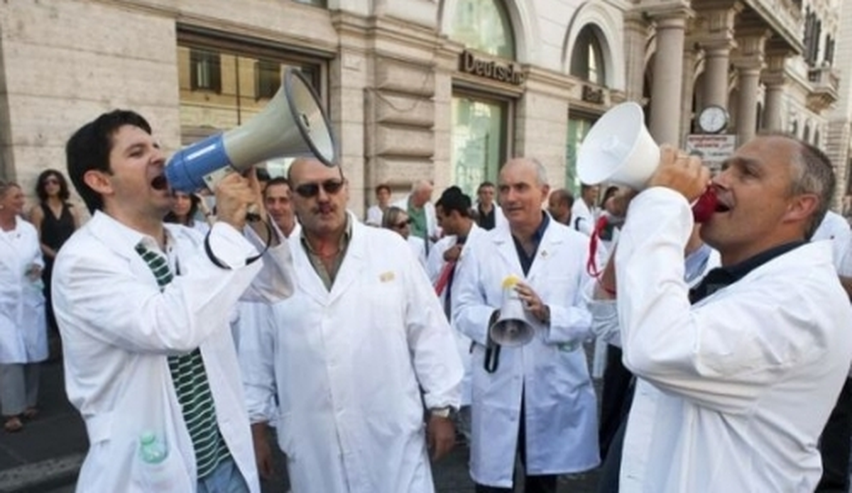Madrid\'teki Doktor Grevi Binlerce Ameliyatı Erteletti