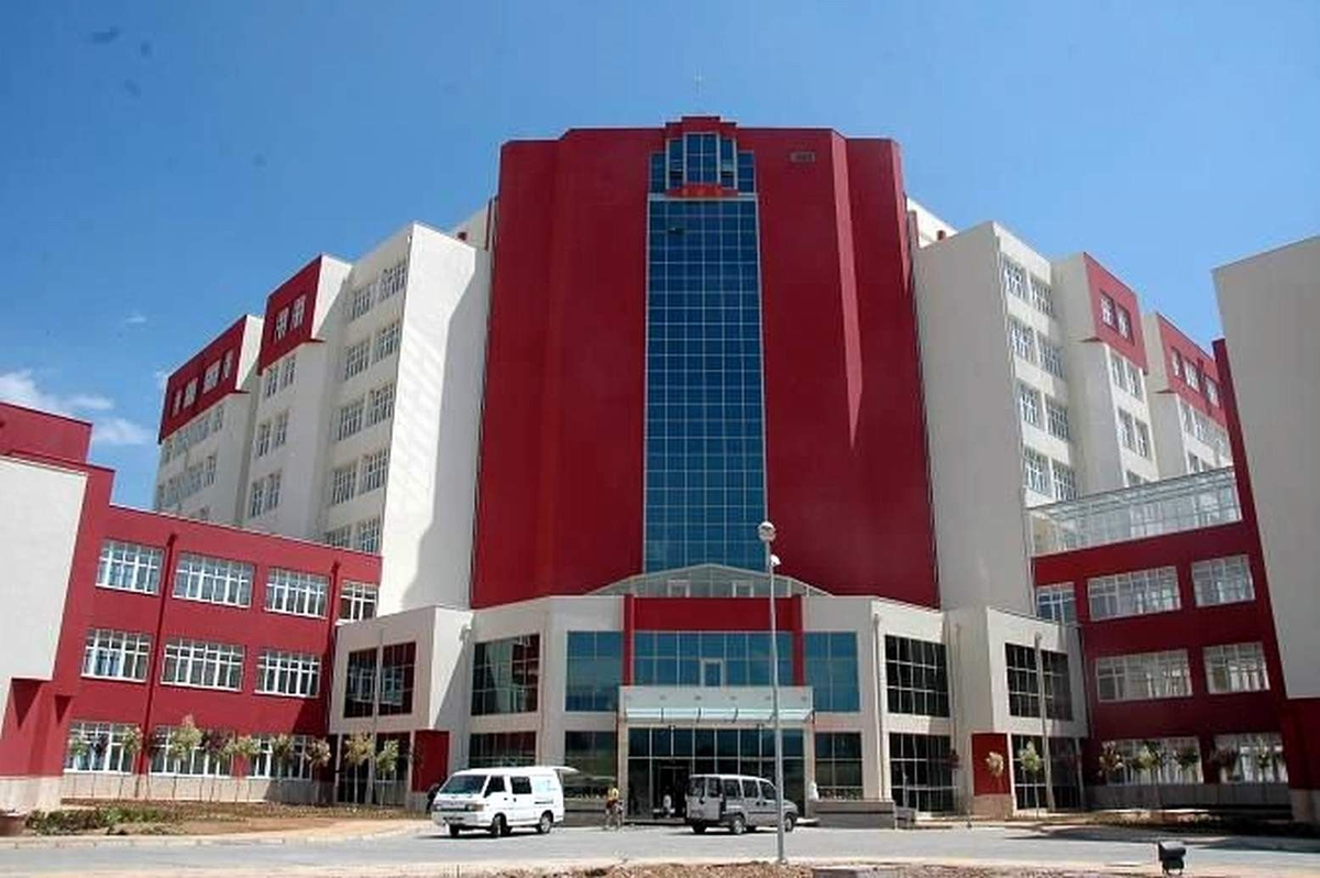 Nişanlısının Doktoruna Saldırdı