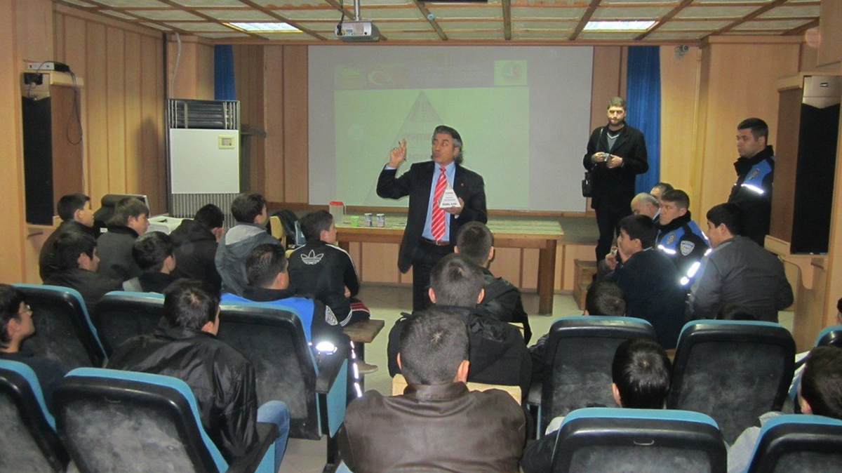 Ödemiş\'te "Uyuşturucu ve Bağımlılık" Konferansı