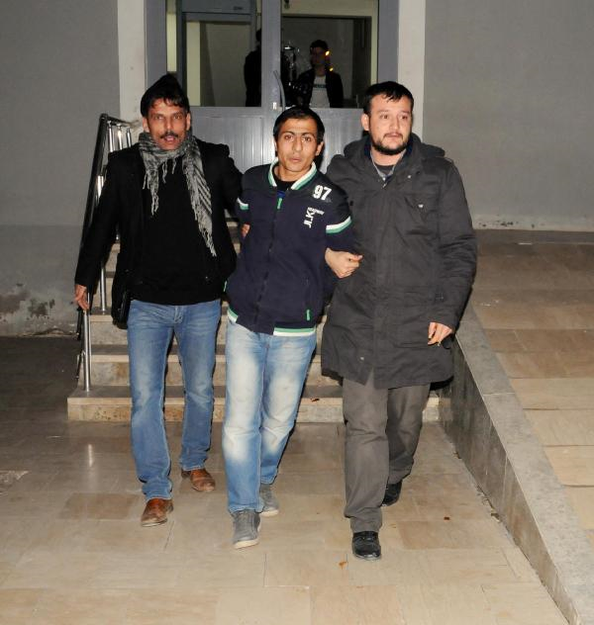 Otomobil Çalmaya Çalışan 2 Kişi Suçüstü Yakalandı