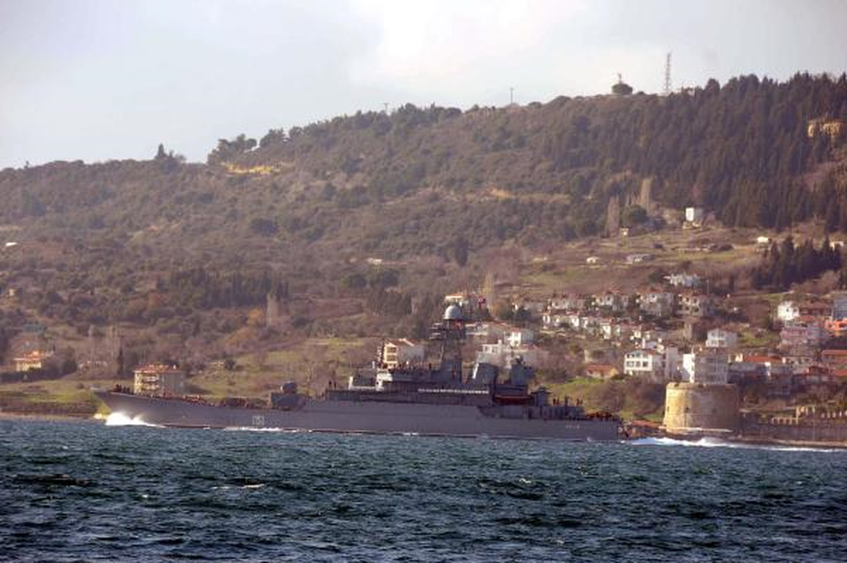 Rus Savaş Gemileri Çanakkale Boğazı\'nda