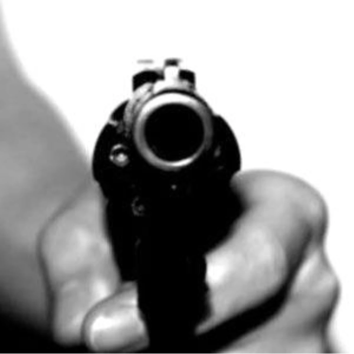 Sancaktepe\'de Silahlı Saldırı: 2 Yaralı