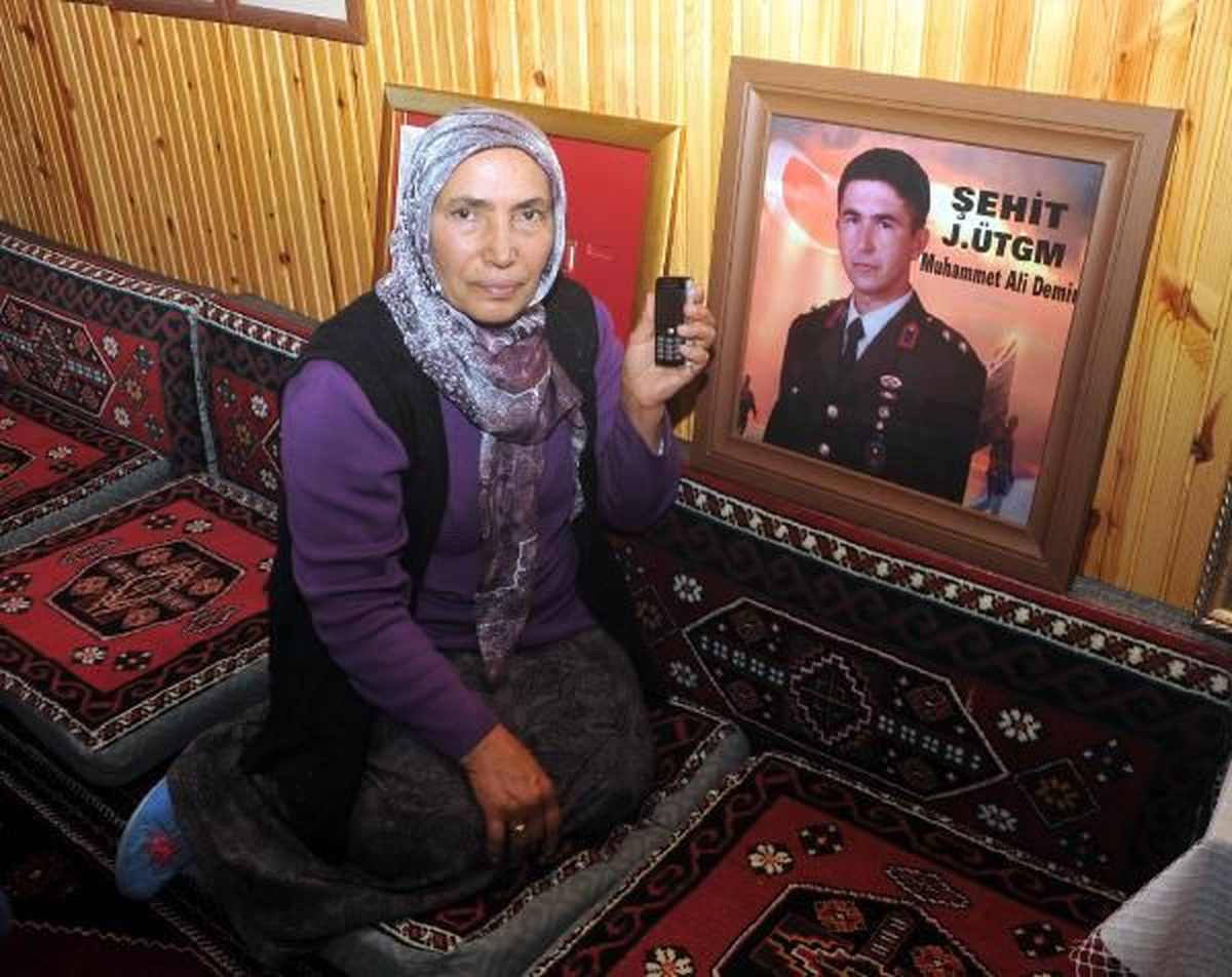 Şehit Oğullarının Hatıralarıyla Yaşıyorlar