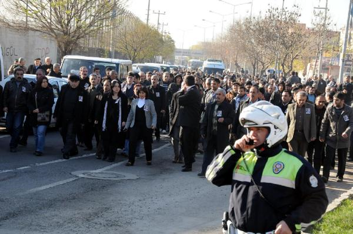 Elçi\'nin Cenazesini 2 Bin Kişi Karşıladı