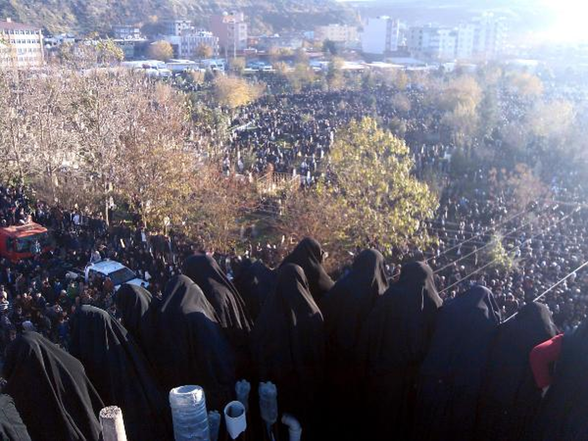 Şerafettin Elçi\'nin Cenazesini Diyarbakır\'da 2 Bin Kişi Karşıladı(2)