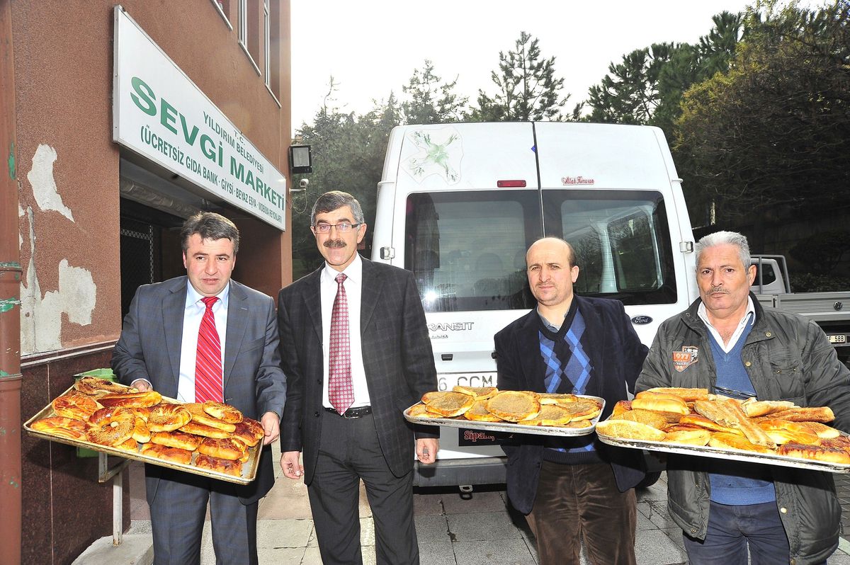 Sevgi Market\'e Simitçilerden Destek