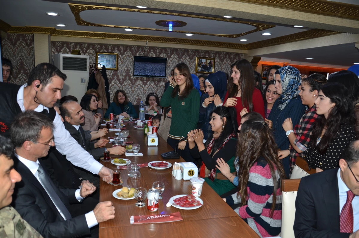 Siirt Protokolü Kürtçe Şarkıya Eşlik Etti