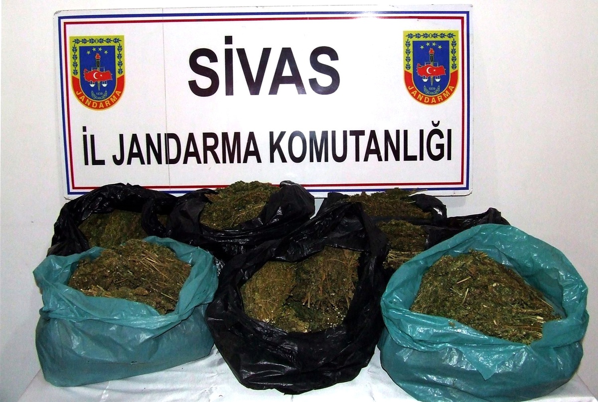 Sivas\'ta 16 Kilo 650 Gram Esrar Ele Geçirildi
