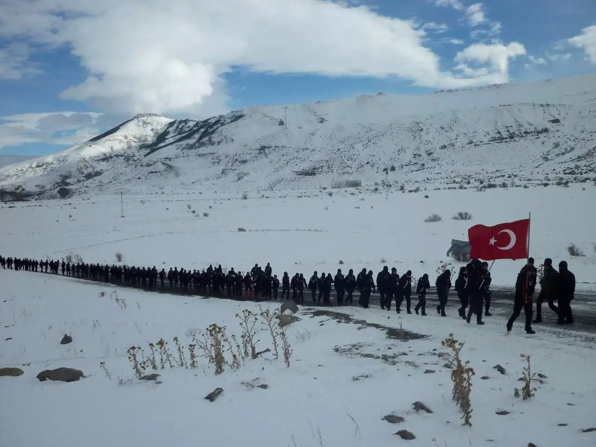 İzciler Allahuekber Şehitlerini Andı