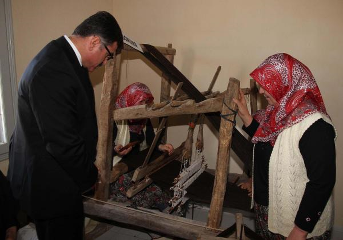 78 Yaşındaki Şayak Ustası Köydeki Kadınara Meslek Öğretti