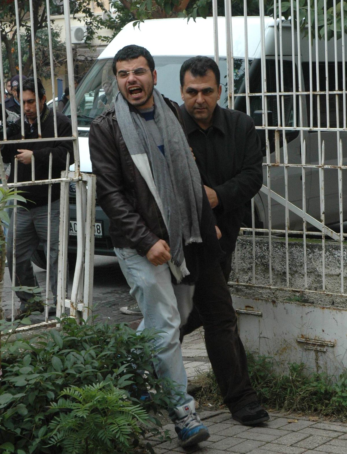 Adana\'da Üniversite Öğrencilerine ODTÜ Gözaltısı
