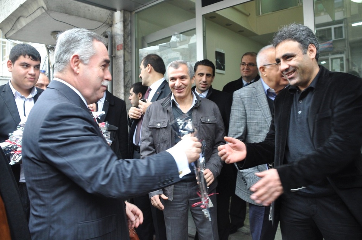 AK Parti\'li Berber Manisa Esnafının Yeni Yılını Kutladı