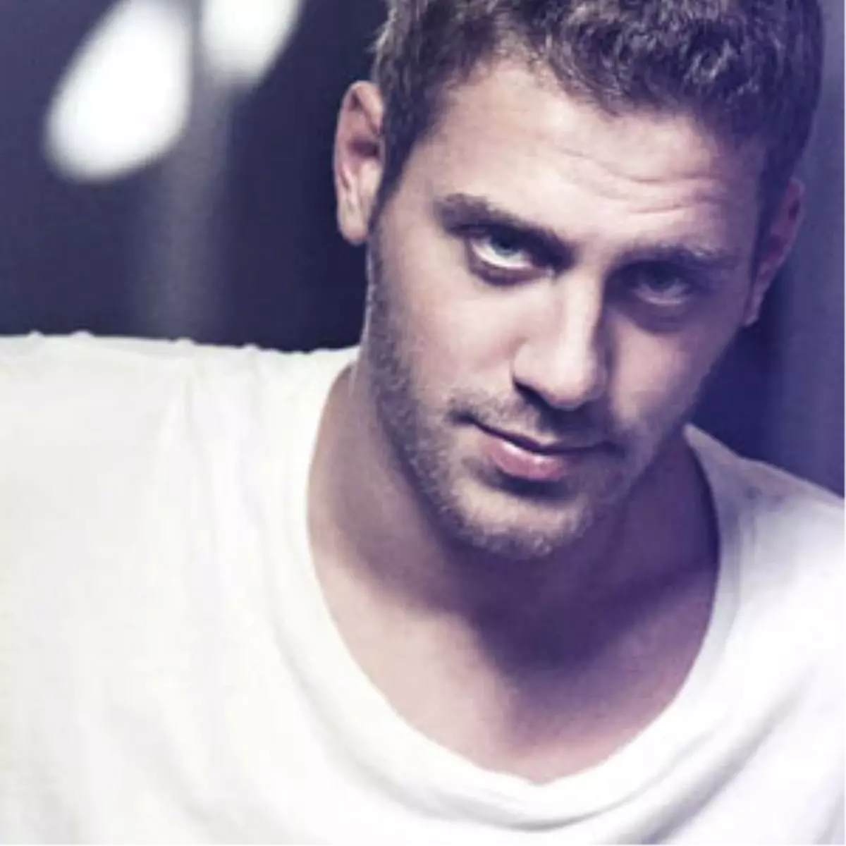 Annesi Yazıyor, O Oynuyor!