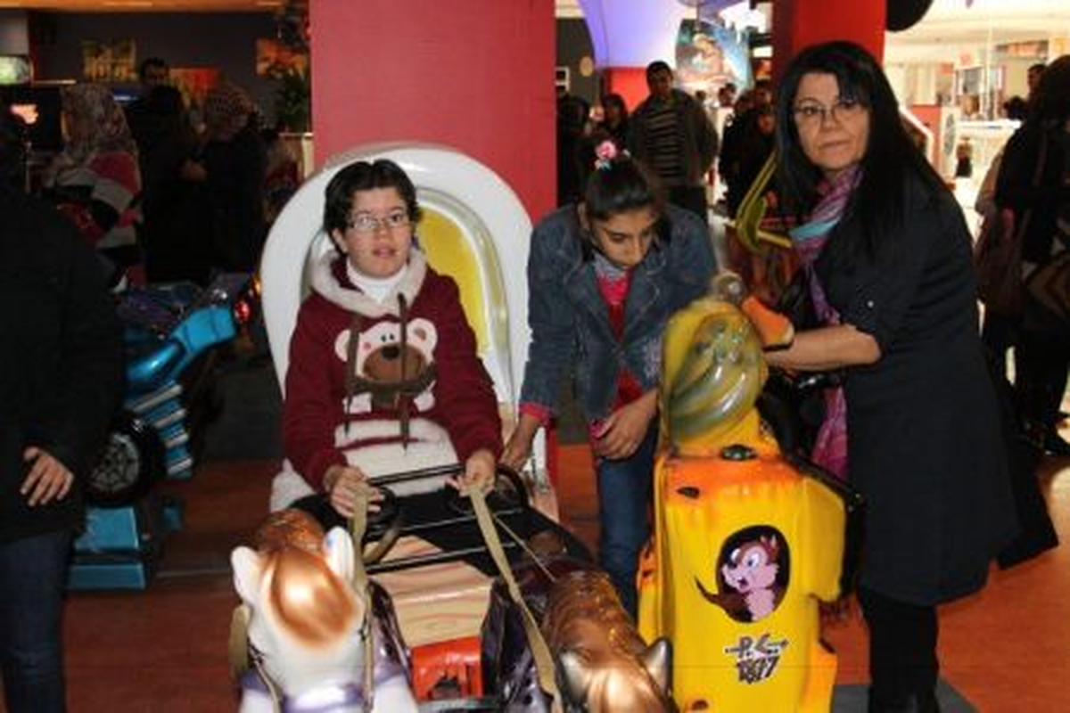 Belediyeden Engellilere Yeni Yıl Kutlaması
