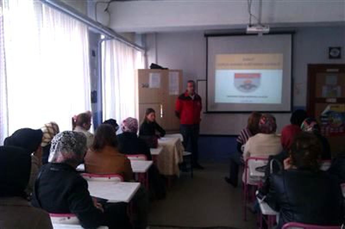 Bakut\'tan Öğrenci Velilerine Deprem Semineri