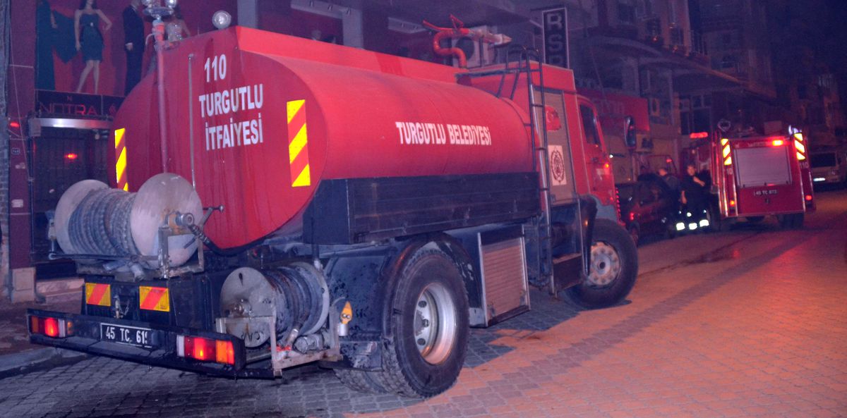 Balkondaki Odunların Tutuşmasıyla Yangın Çıktı