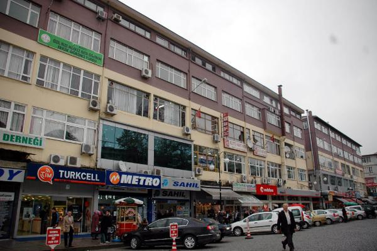 Belediye İş Merkezinde Yer Açmak İçin Kolonları Kesmişler