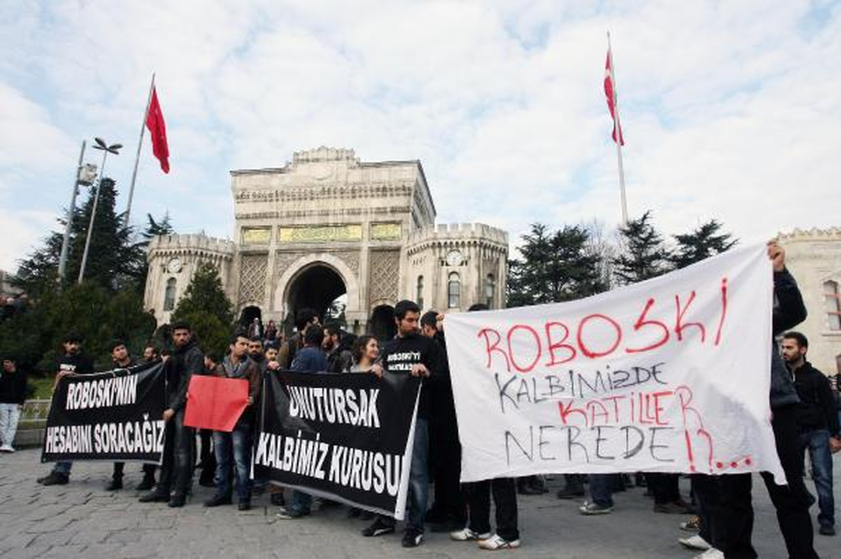 Beyazıt Meydanı\'nda Uludere Protestosu