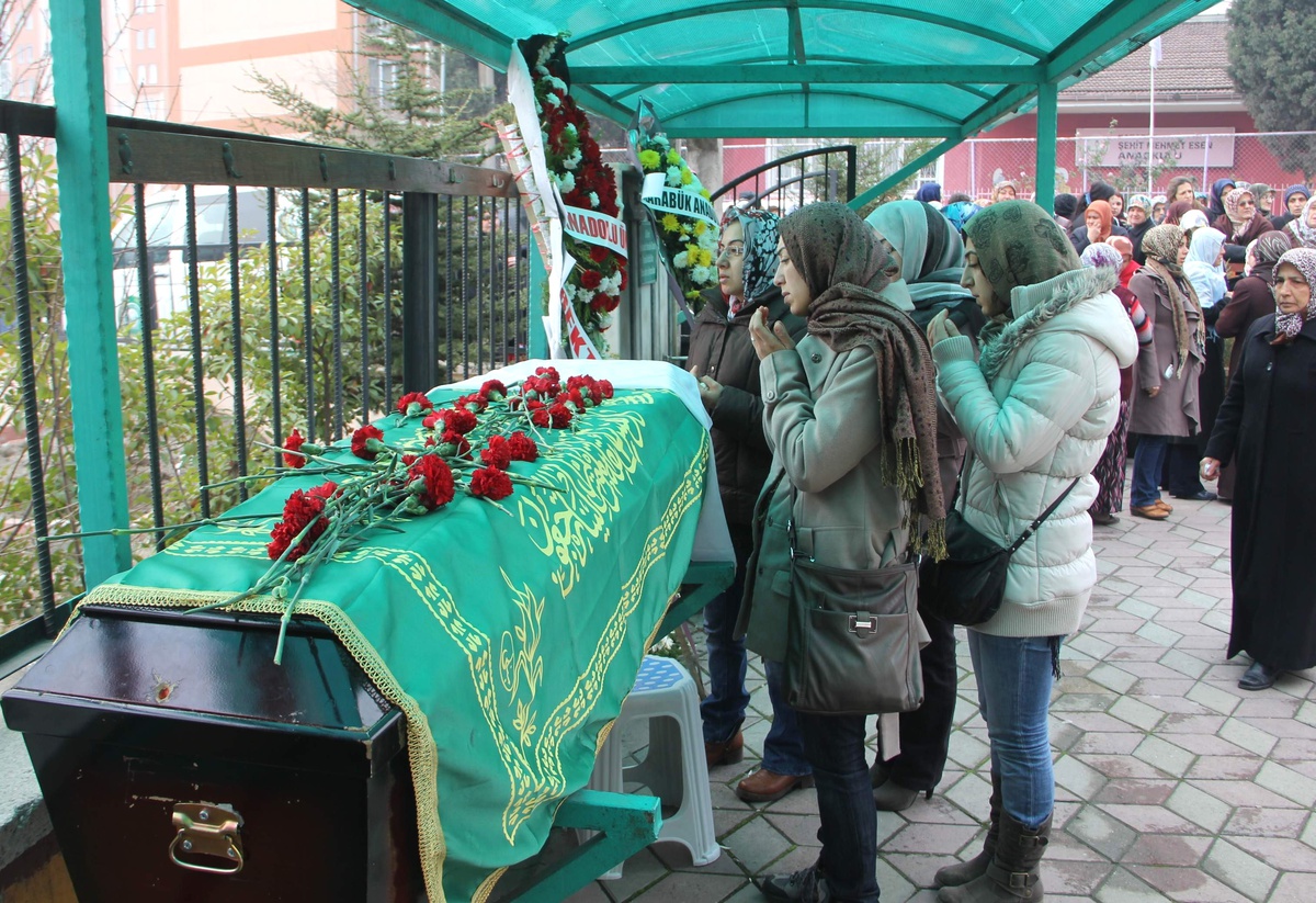 Beyin Kanaması Geçiren Didem Toprağa Verildi