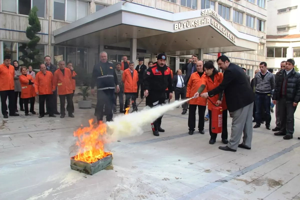 Büyükşehir Personeline Yangın Söndürme Eğitimi