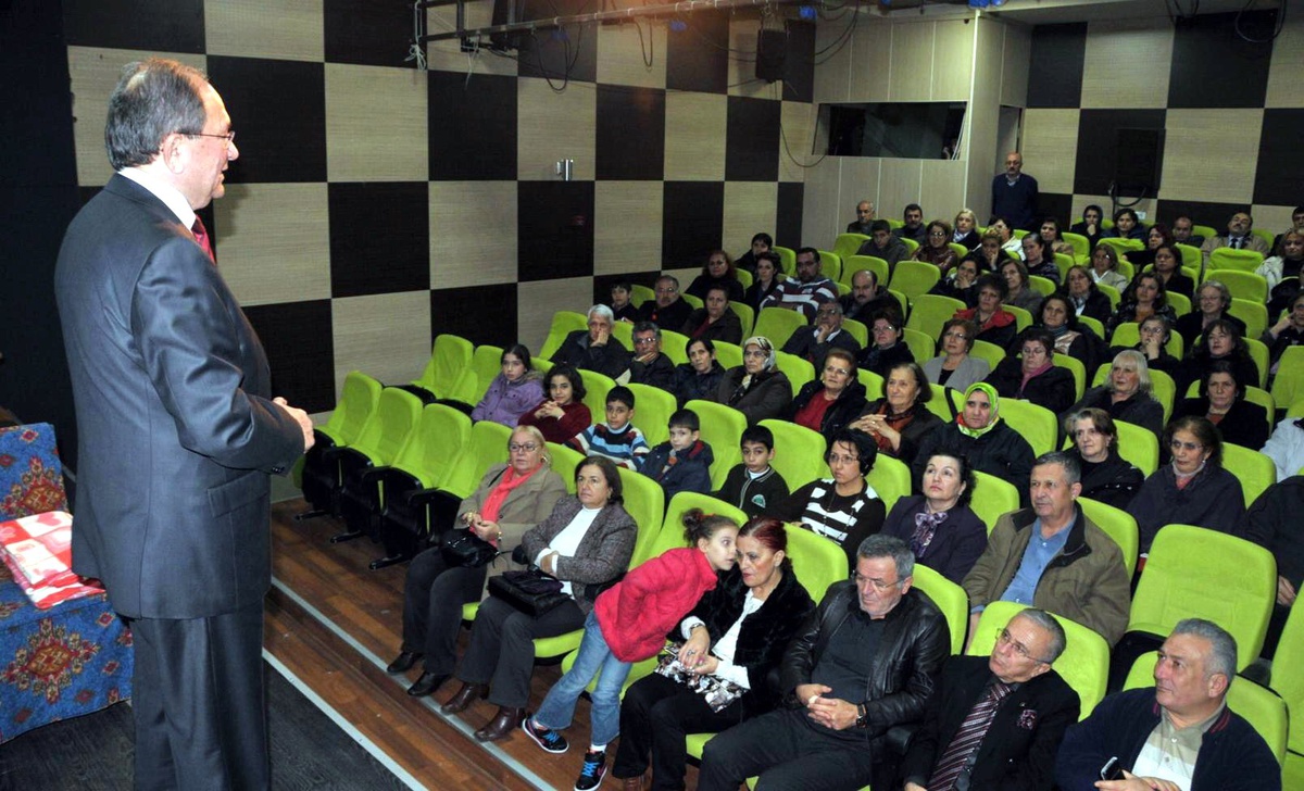 CHP\'li Kadınlardan Tiyatro Etkinliği