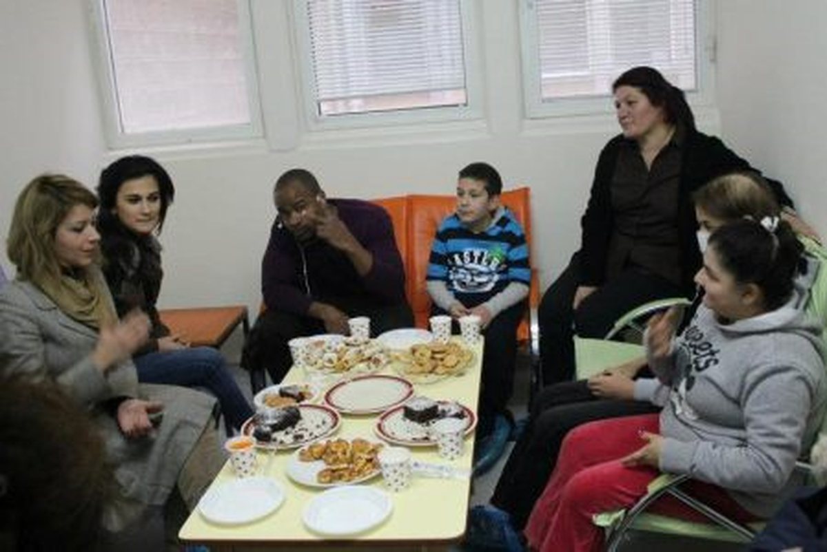 DAÜ İletişim Öğrencileri Kanserli Çocukları Sevindirdiler