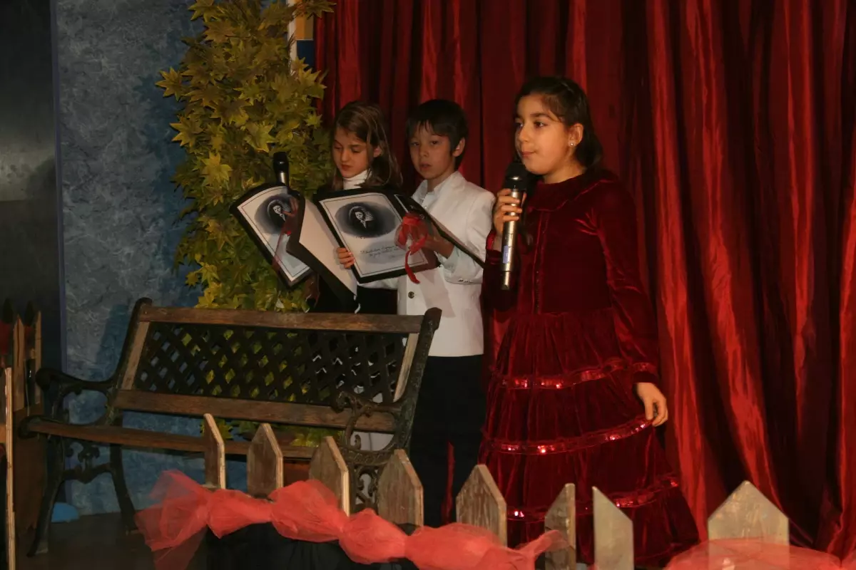 Düzce Kültür Koleji'nin Şiir Dinletisi Duygulandırdı